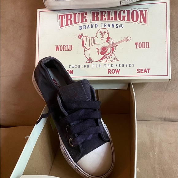 True Religion kid’s sneakers NEW 59$ USD says size 6 but fits like 5 - Picture 2 of 8